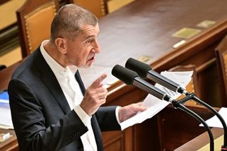 Ostrý spor o Ukrajince: Výpočet jejich přínosu je padlý na hlavu, pálil Babiš do Jurečky